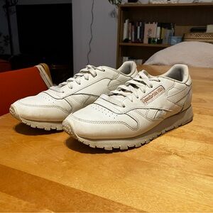 Reebok white and pink shoes